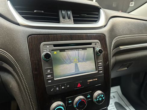 Used 2016 Chevrolet Traverse LT w/ Style and Technology Package FWD image 16