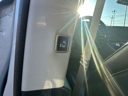 Used 2024 Chrysler Pacifica Touring-L image 21