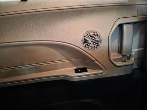 Used 2023 Toyota Sienna XLE image 11