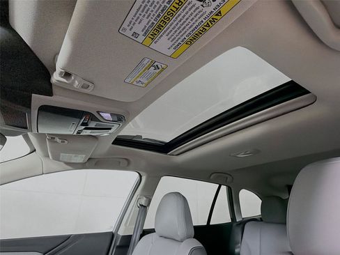 Used 2025 Subaru Outback Limited AWD/4WD image 5