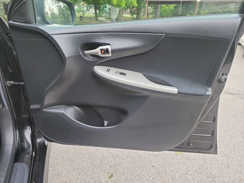 Used 2012 Toyota Corolla S FWD image 25