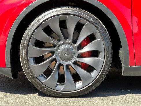 Used 2023 Tesla Model Y Long Range AWD/4WD image 25