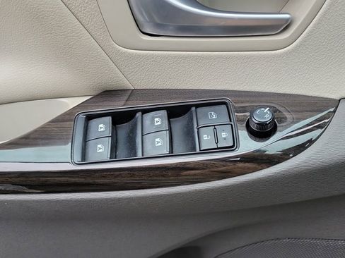 Used 2016 Toyota Sienna XLE image 31