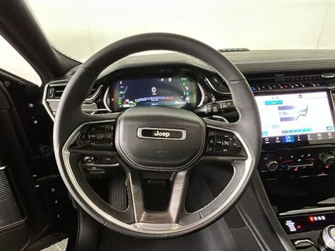 Used 2023 Jeep Grand Cherokee Overland w/ Luxury Tech Group IV AWD/4WD image 14