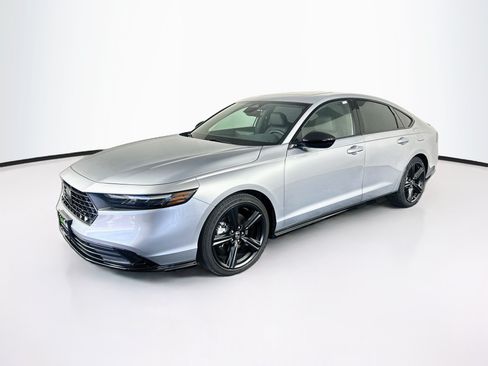 Used 2025 Honda Accord Sport image 3