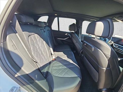 Used 2025 BMW X5 xDrive40i w/ M Sport Package image 19