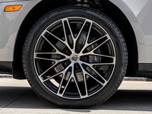 Certified 2025 Porsche Macan AWD/4WD image 13