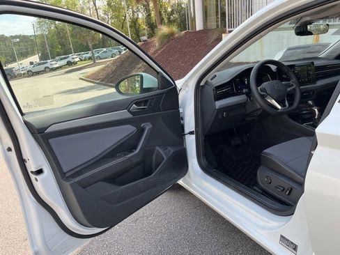 New 2026 Volkswagen Jetta SE image 4