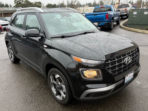 Used 2023 Hyundai Venue SEL image 2