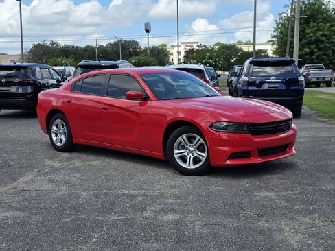 Used 2022 Dodge Charger SXT RWD image 2