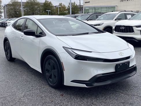 Used 2024 Toyota Prius LE image 5