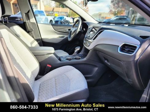 Used 2023 Chevrolet Equinox LT w/ Driver Convenience Package image 11