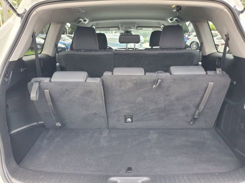 Used 2019 Toyota Highlander LE FWD image 8