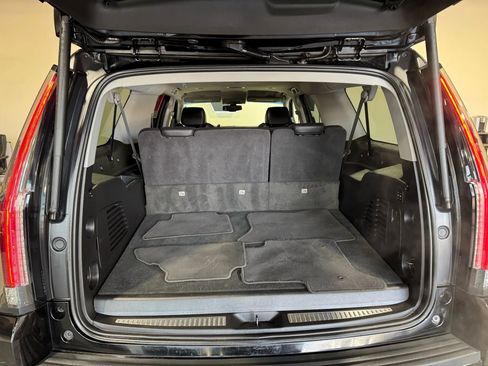 Used 2020 Cadillac Escalade ESV 2WD image 24