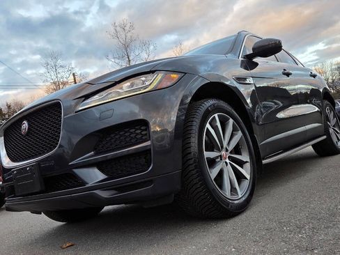 Used 2017 Jaguar F-PACE Prestige image 2