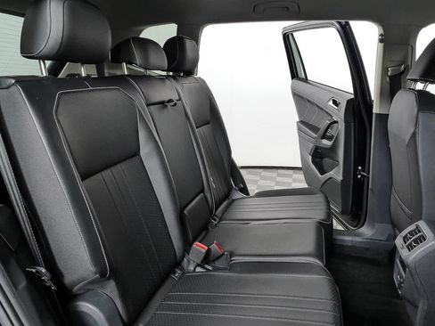 Certified 2024 Volkswagen Tiguan SE FWD image 22