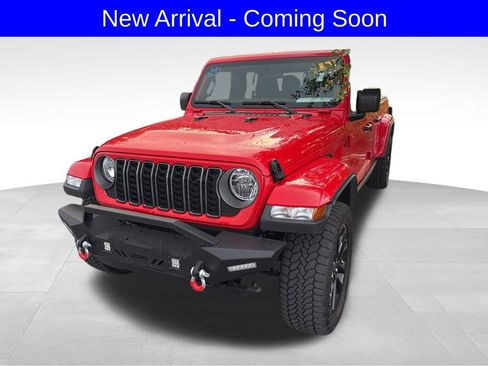 Used 2025 Jeep Gladiator Sport AWD/4WD image 2