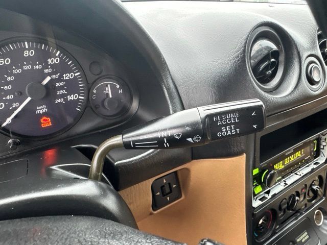 Used 1999 MAZDA MX-5 Miata RWD image 19