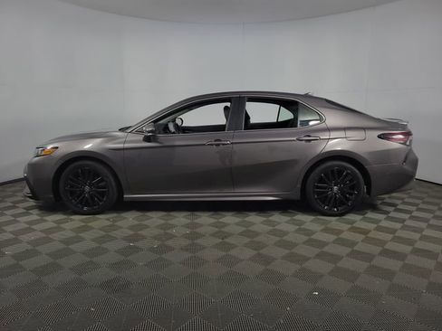 Used 2023 Toyota Camry SE image 4