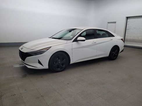Used 2023 Hyundai Elantra SEL FWD image 2