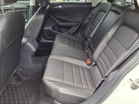 Used 2024 Volkswagen Jetta SE w/ Panoramic Sunroof Package FWD image 11