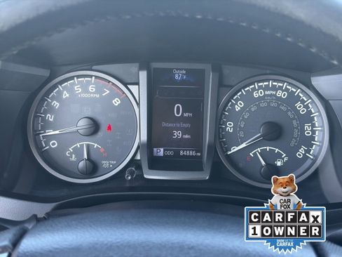 Used 2018 Toyota Tacoma TRD Off-Road w/ Technology Package image 32