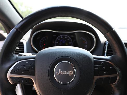 Used 2019 Jeep Grand Cherokee Altitude AWD/4WD image 27