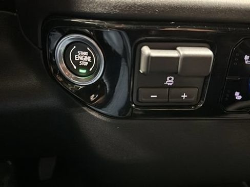 Used 2026 GMC Sierra 1500 SLT AWD/4WD image 21