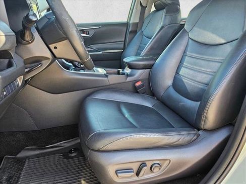 Used 2019 Toyota RAV4 XLE Premium w/ Phone Cable & Charge Package image 17