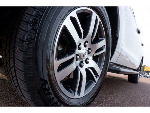 Used 2024 Ford Expedition Max XLT image 9