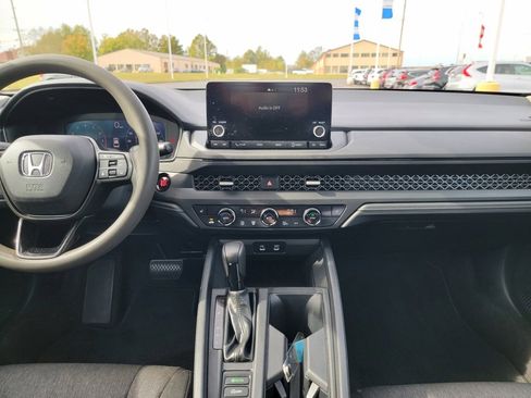 Certified 2023 Honda Accord EX image 28