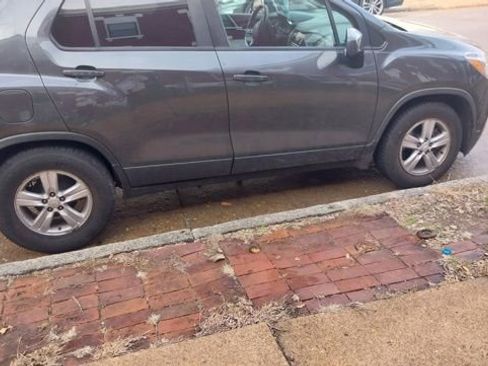 Used 2020 Chevrolet Trax LS w/ Tint and Cruise Package image 4