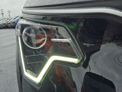 Used 2023 Kia Niro EX FWD image 9