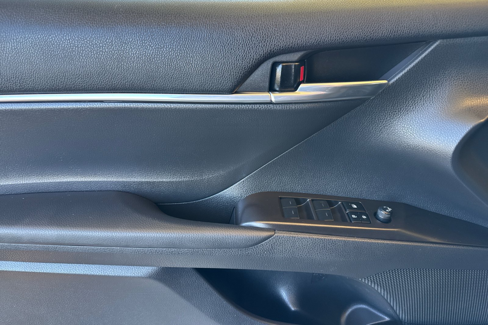 Used 2024 Toyota Camry SE FWD image 12
