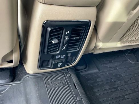 Used 2019 Jeep Grand Cherokee Limited AWD/4WD image 23