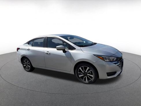 Used 2025 Nissan Versa SV FWD image 2