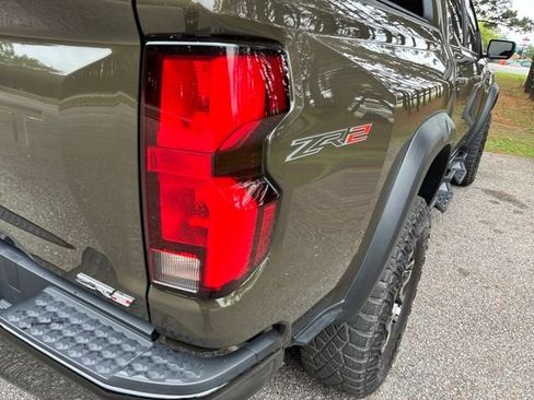 Used 2024 Chevrolet Colorado ZR2 w/ ZR2 Convenience Package III AWD/4WD image 13