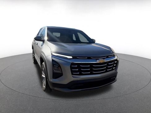 Used 2025 Chevrolet Equinox LT image 3