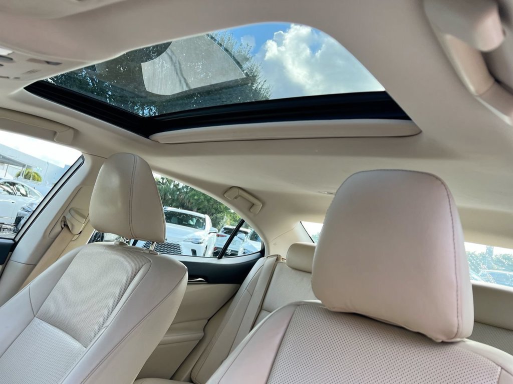 Used 2015 Lexus ES 350 w/ Luxury Package FWD image 18