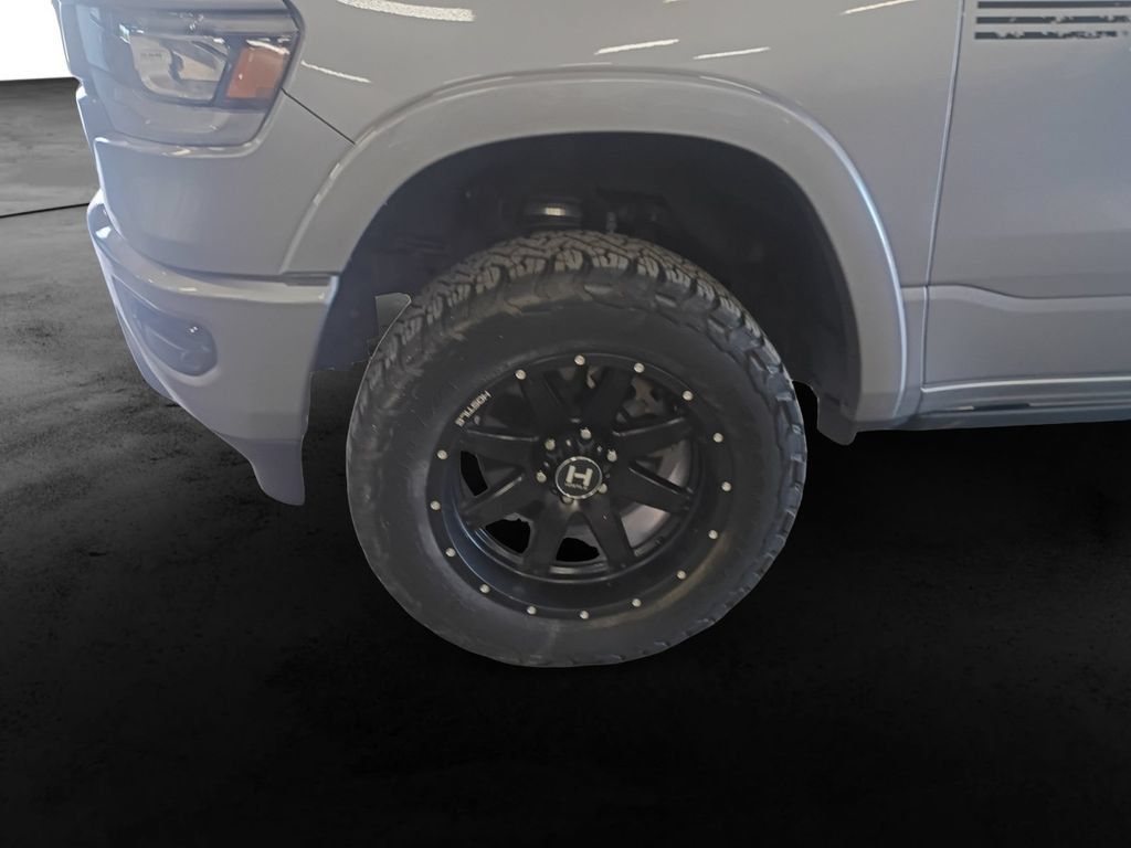 Used 2019 RAM 1500 Laramie AWD/4WD image 9