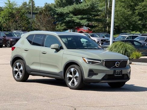Certified 2024 Volvo XC40 B5 Core AWD/4WD image 1