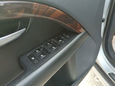 Used 2010 Volvo V70 image 14