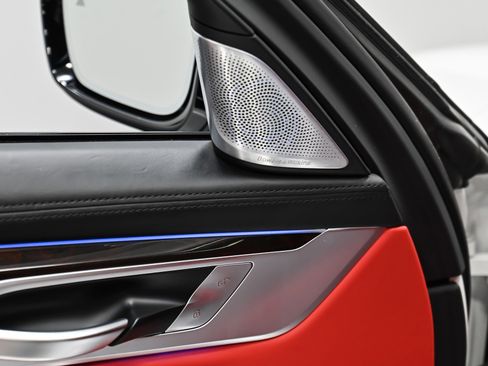 Used 2022 BMW ALPINA B7 xDrive w/ Luxury Rear Seating Package image 23