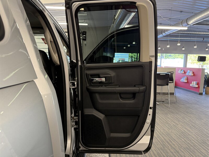 Used 2013 RAM 1500 Laramie w/ Convenience Group AWD/4WD image 26