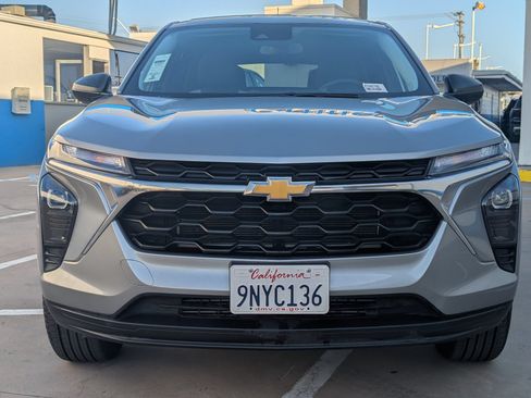Certified 2024 Chevrolet Trax LS FWD image 5