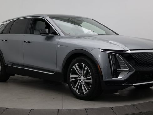 Used 2024 Cadillac Lyriq Luxury RWD image 3
