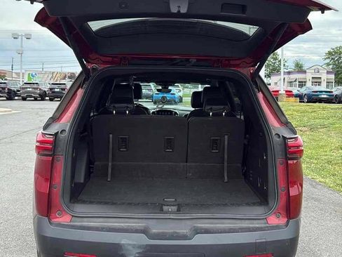 Used 2023 Chevrolet Traverse LT w/ Rear Camera Mirror Package AWD/4WD image 17
