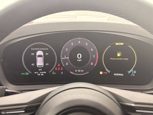 Used 2025 Porsche Cayenne image 18