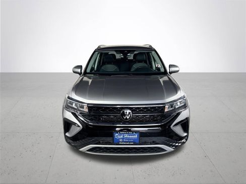 Used 2024 Volkswagen Taos SE image 3