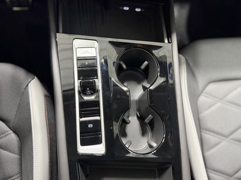 Used 2025 Volkswagen Atlas Peak Edition SE image 23